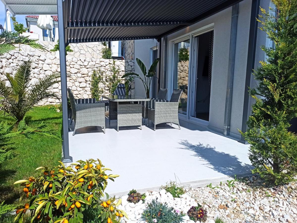Adriaapart Vip Sukosan Exterior photo